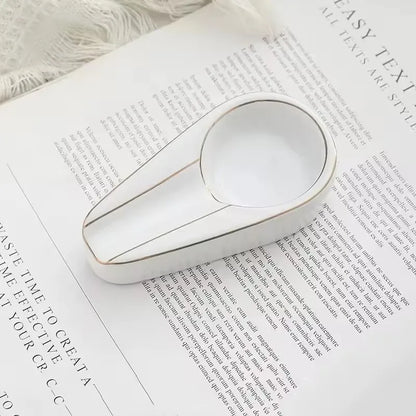 Portacenere per Sigari in Ceramica | Design Elegante con Accenti Dorati