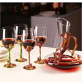 Set Decanter und Gläser aus Glas mit farbigem Emaille — Eleganz für den Tisch